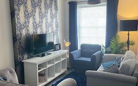 Self Contain Apartment On The Barbican 3 Bed